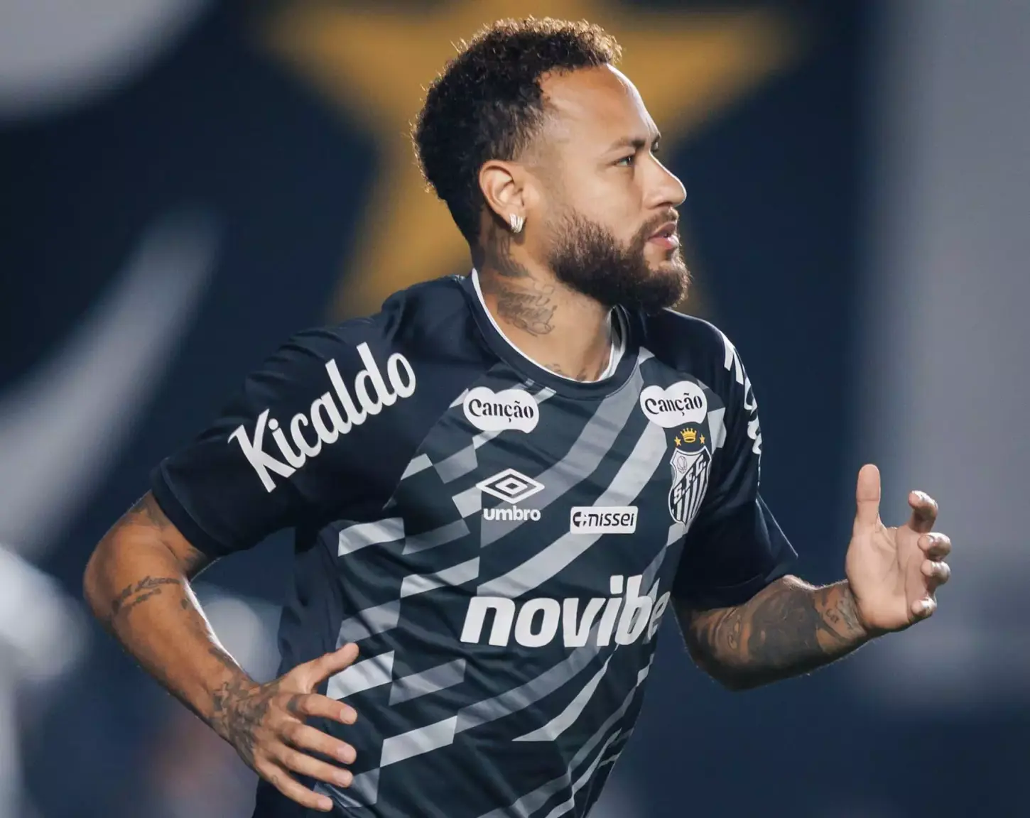 Santos x Athletico-PR na Vila Belmiro: Saiba onde assistir, escalações e tudo sobre a partida do Brasileirão