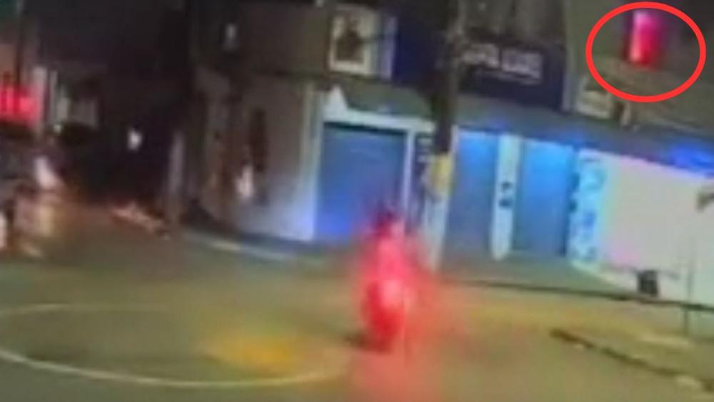 Vídeo mostra início de incêndio que matou criança em Vicente de Carvalho