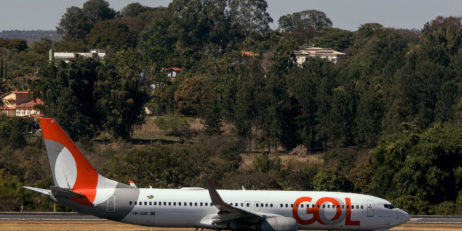 Avião da GOL faz pouso de emergência após decolar de Goiânia
