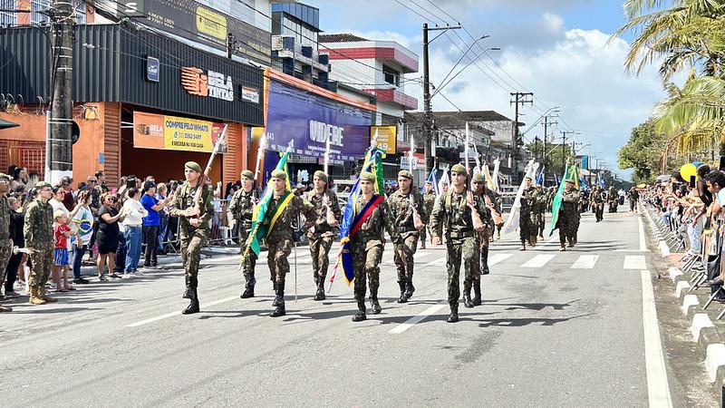 Com carros oficiais, desfile Cívico-Militar encanta público em Vicente de Carvalho