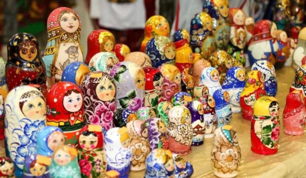 Feira Mundial do Artesanato reúne expositores de vários países em Santos