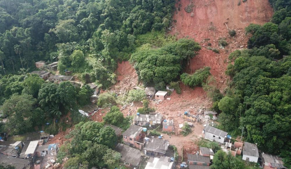 Guarujá prepara 317 profissionais para emergências climáticas
