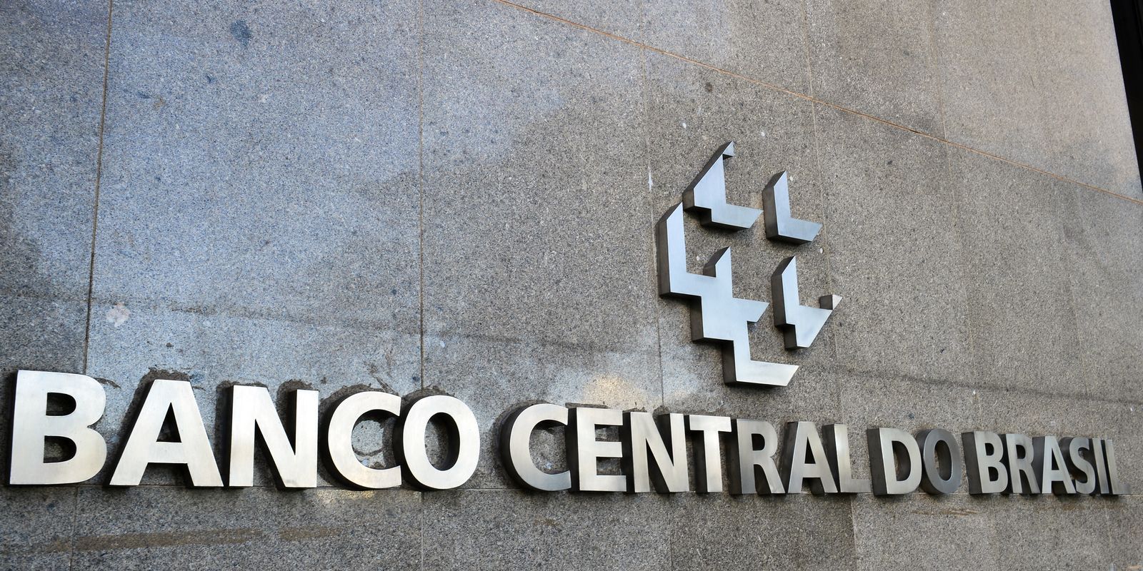Mercado financeiro ajusta projeção da inflação para 5% no boletim focus
