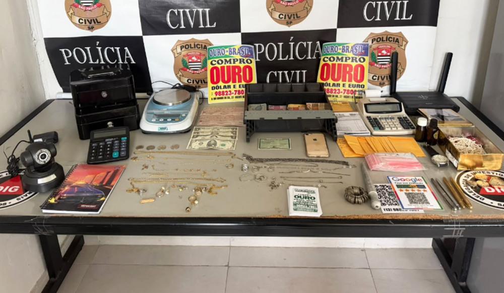 Operação contra receptação de joias apreende 62 peças em Guarujá
