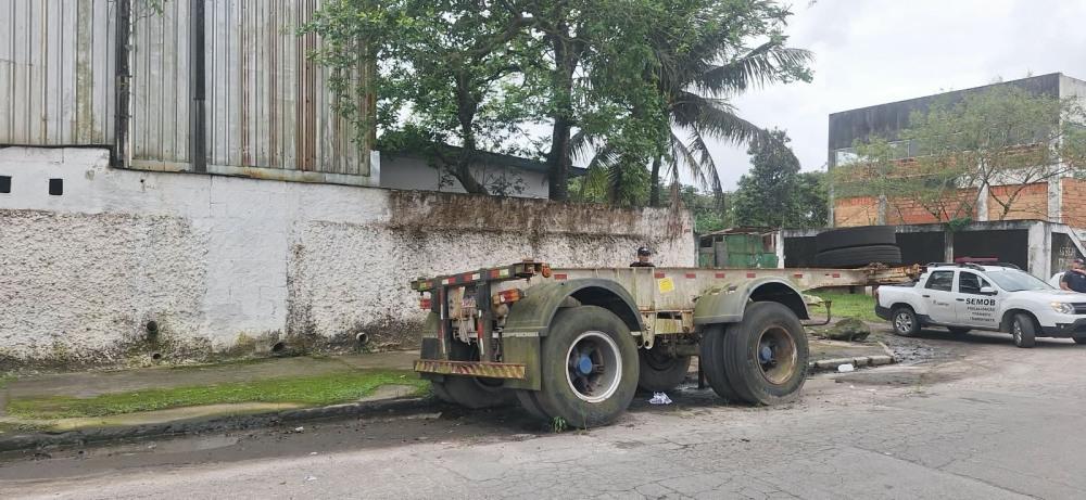 Operação Via Limpa remove 344 veículos abandonados das ruas de Guarujá