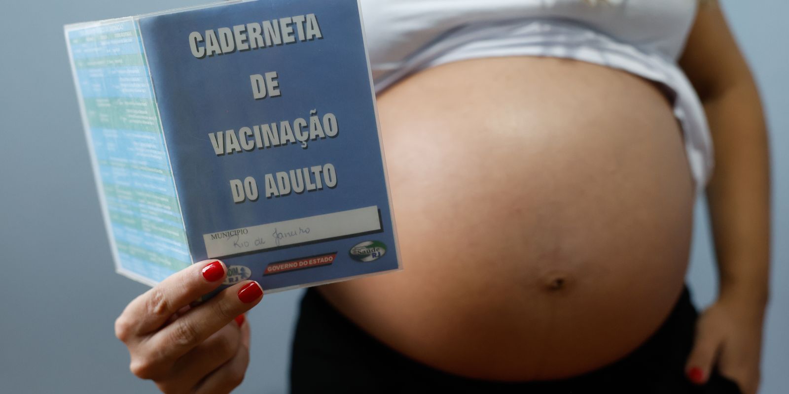 Vacinação de gestantes: baixa imunização contra covid-19 e gripe gera alertas