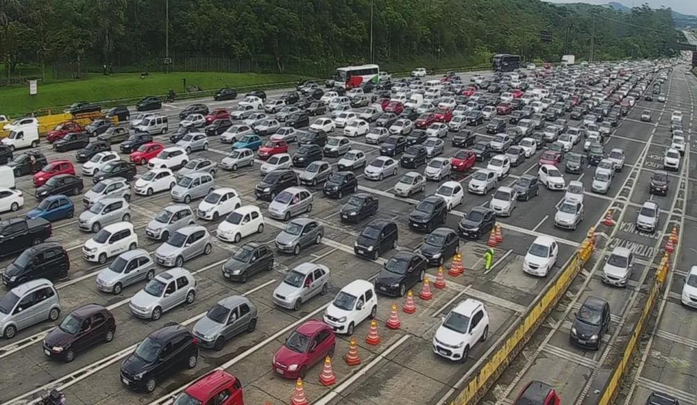 Rodovias da região devem receber até 330 mil veículos no feriado