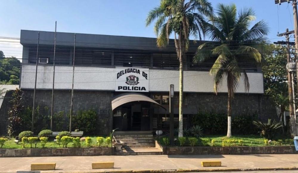 Suspeito é baleado por PMs após tentar roubar marina em Guarujá