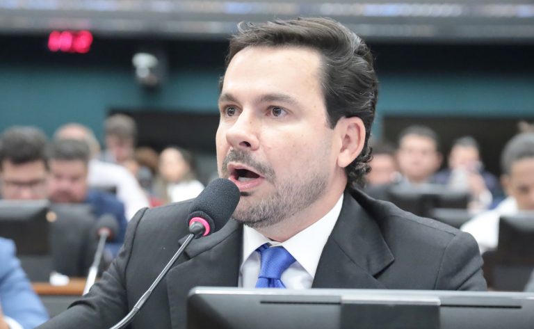 CCJ aprova o fim da taxa de fiscalização sobre telefonia celular
