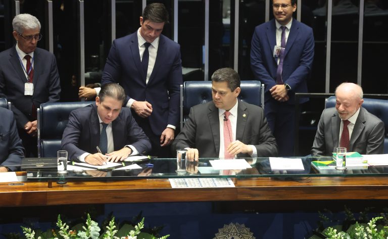 Congresso promulga aposentadoria especial para agentes de saúde e endemias