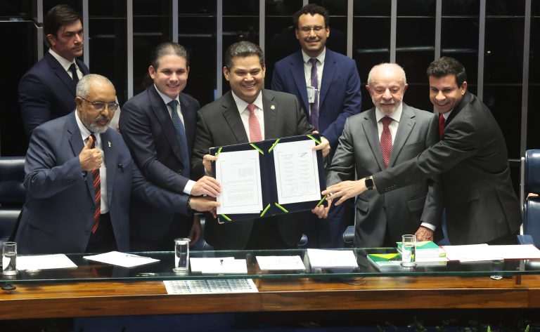 Congresso promulga fim da escala 6x1 com nova jornada máxima de trabalho