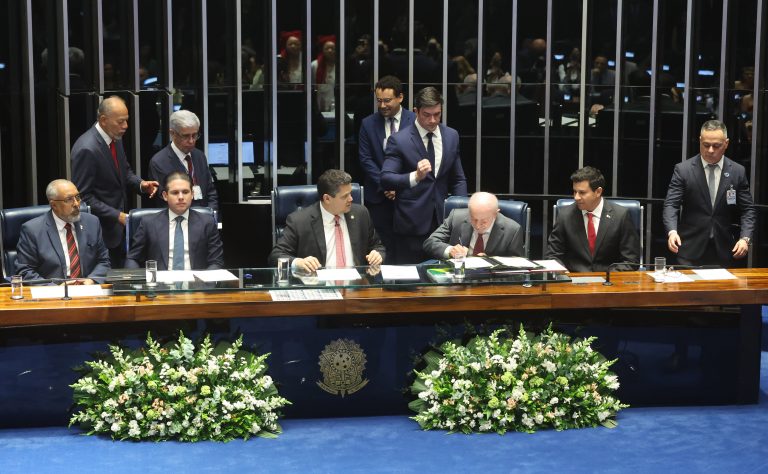 Congresso promulga fim da escala 6x1 e nova aposentadoria