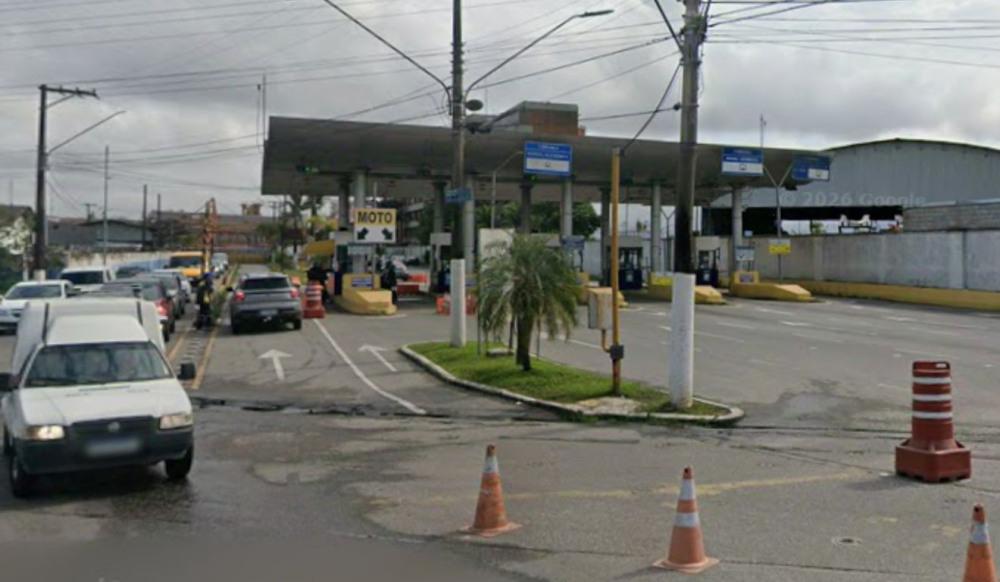 Dupla armada assalta praça de pedágio da travessia Santos-Guarujá