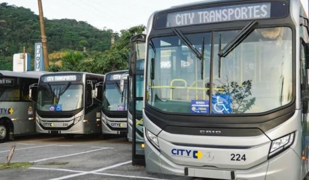 Greve de ônibus paralisa transporte público em Guarujá nesta terça
