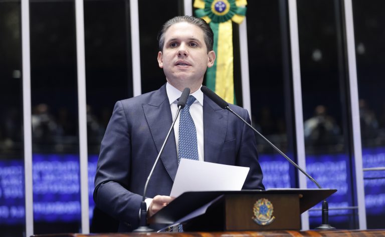 Hugo Motta defende o diálogo entre os Poderes para consolidar a democracia