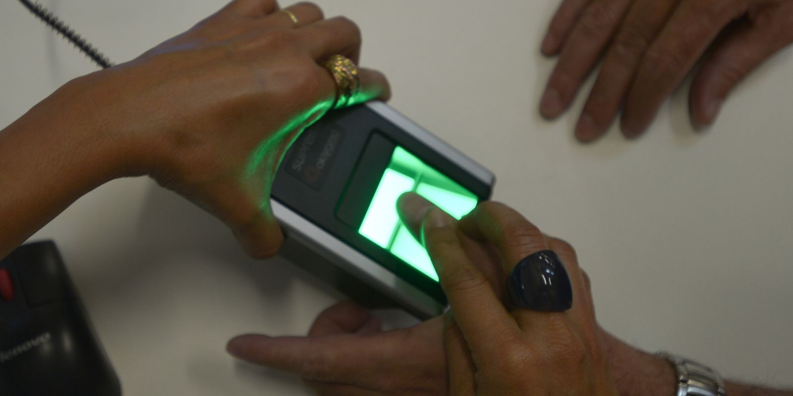 INSS alerta segurados sobre novo golpe do INSS com biometria falsa