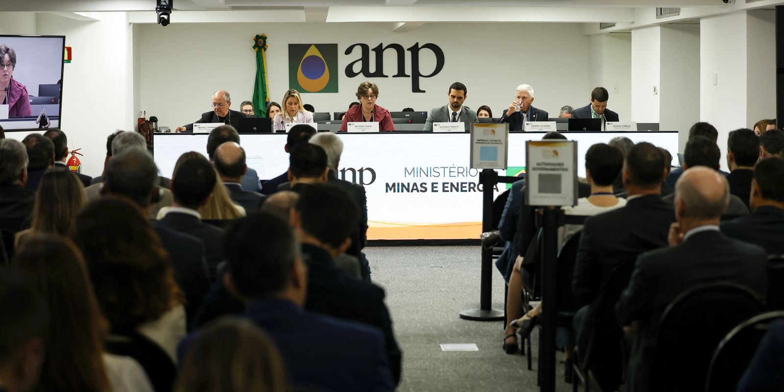 Leilão da ANP arrecada R$ 3 bilhões com a concessão de 49 blocos de petróleo