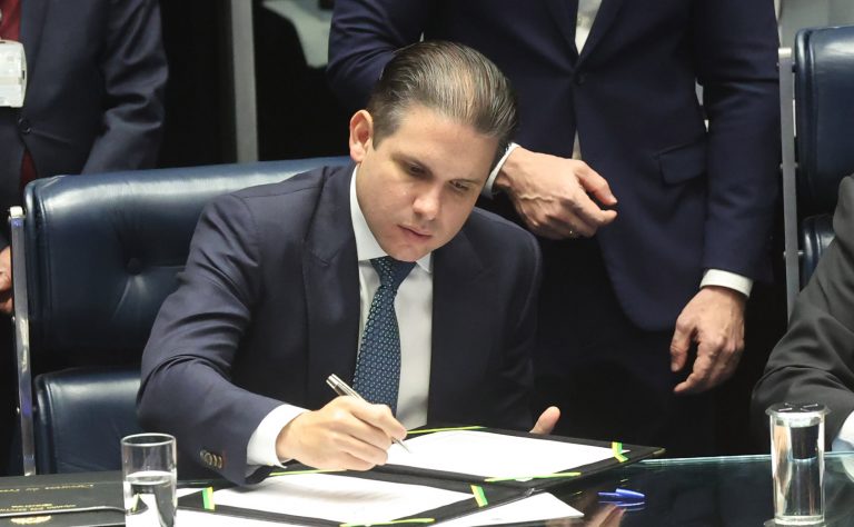 Câmara dos Deputados vai adotar nova escala de trabalho de forma imediata