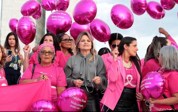 Deputada defende diagnóstico precoce contra o câncer no Outubro Rosa