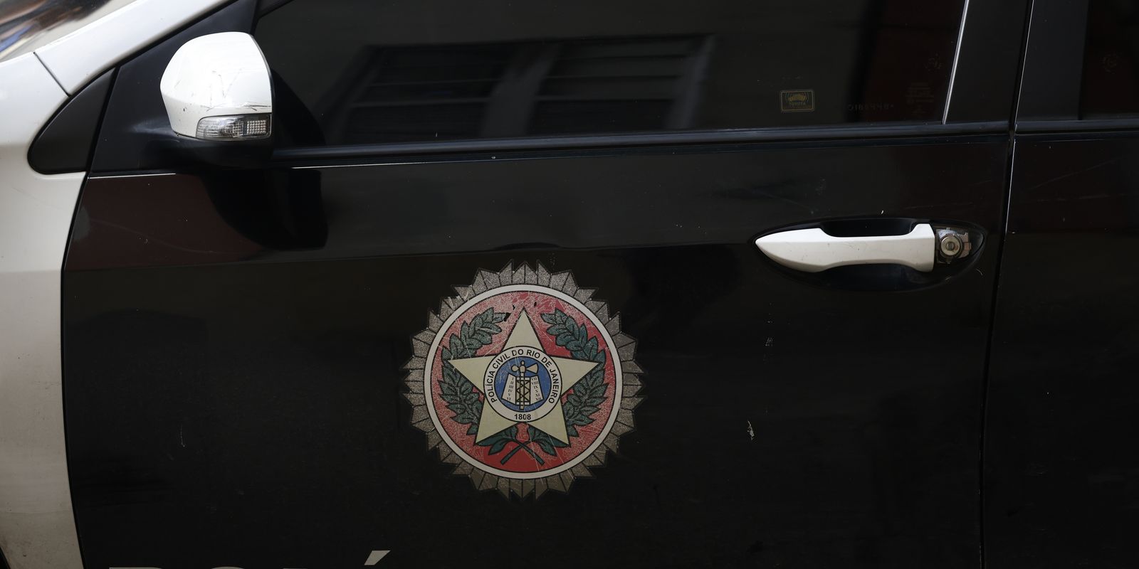 Operação investiga policiais suspeitos de ligação com o Comando Vermelho