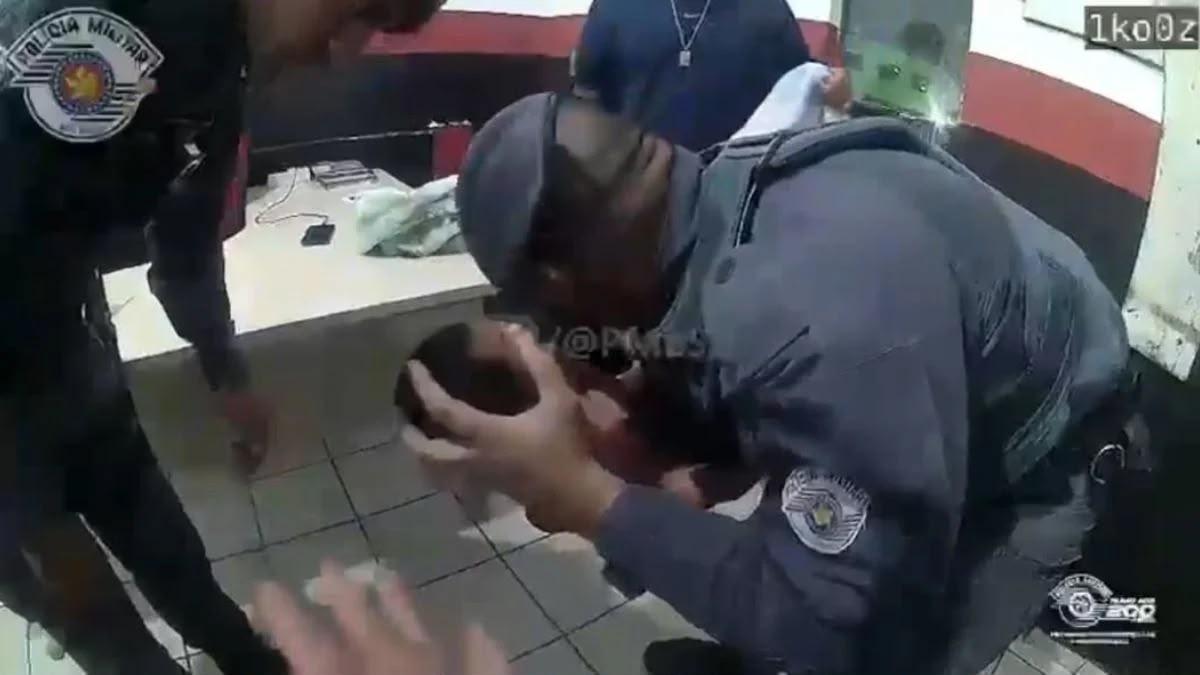 Policiais Militares salvam a vida de bebê recém nascido engasgado em Guarujá