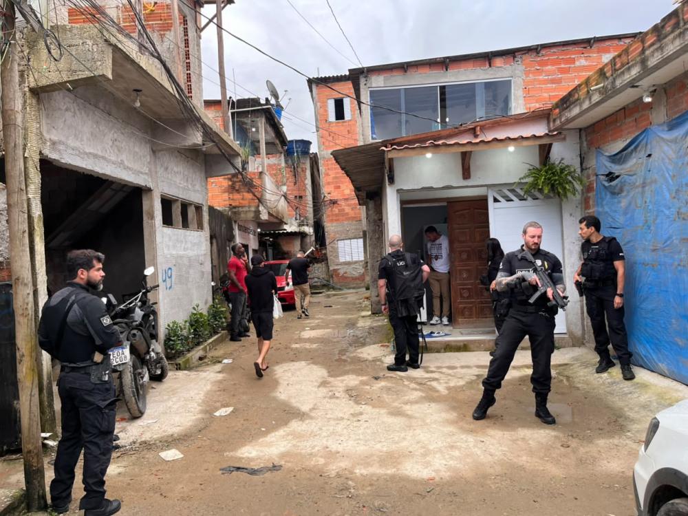 Preso em Guarujá usava Roblox e Discord para cometer crimes contra menores