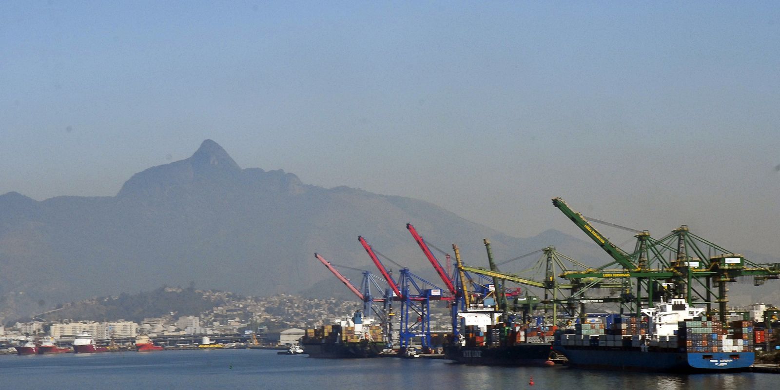 Governo reduz projeção para o superávit da balança comercial em 2026