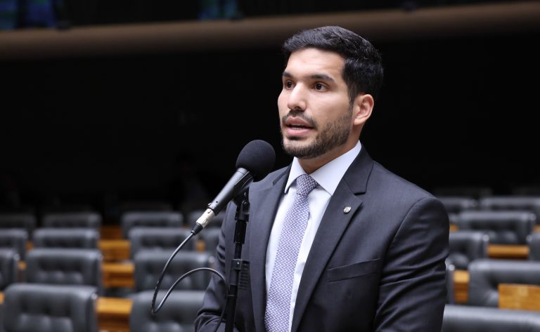 Projeto prevê desconto de 60% em multas de trânsito para motoristas de aplicativo