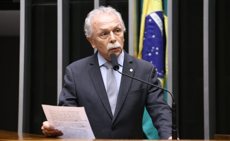 Projeto prevê troca gradual de plásticos descartáveis no setor público