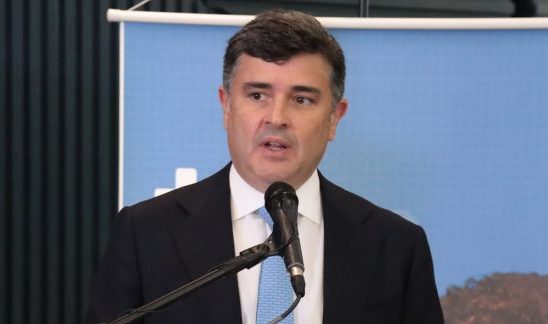 Projeto de lei pune empresas que atrasarem o pagamento de médicos