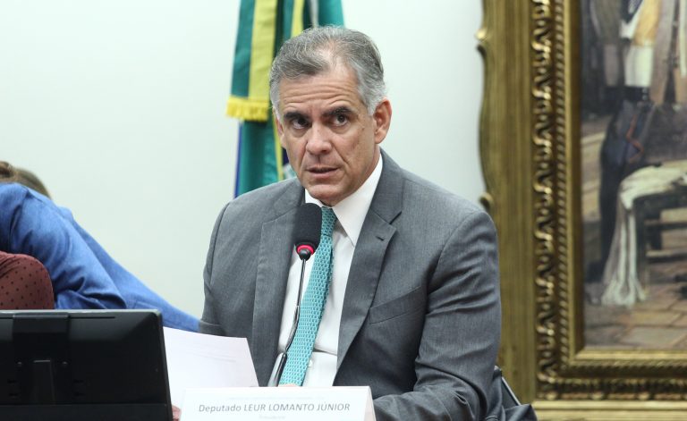 Câmara analisa projeto que regulamenta o registro digital de imóveis no Brasil