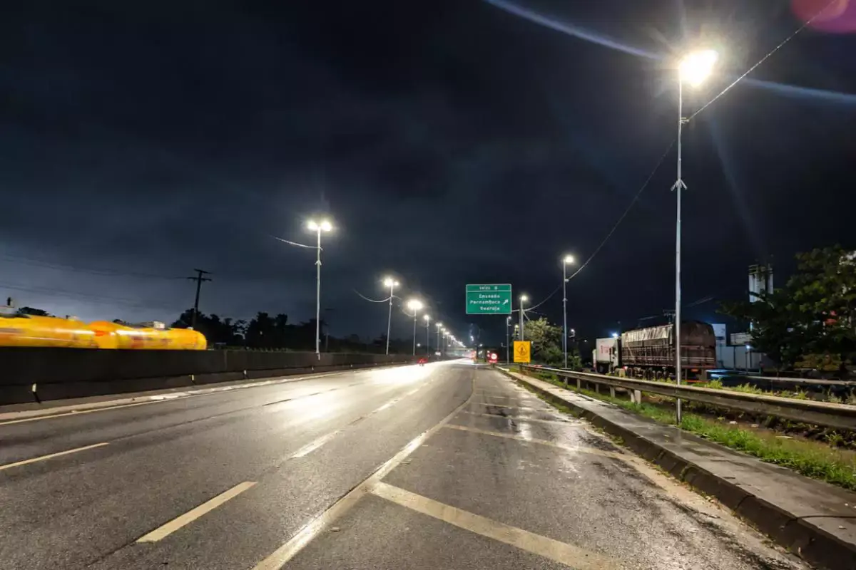 Rodovia no litoral de São Paulo passa a ter iluminação em toda a sua extensão pela primeira vez; veja qual é