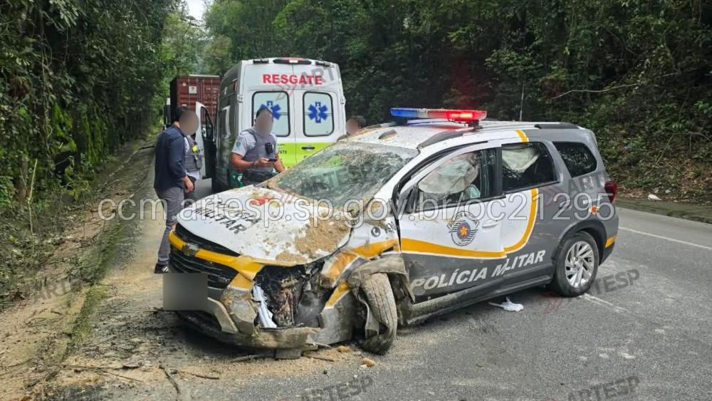 Viatura da PM se envolve em acidente e deixa três agentes feridos na Cônego