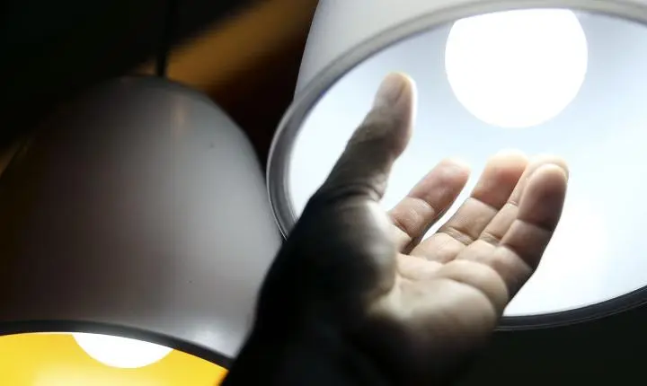 Aneel aprova R$ 5,5 bilhões para baratear a conta de luz de 22 distribuidoras