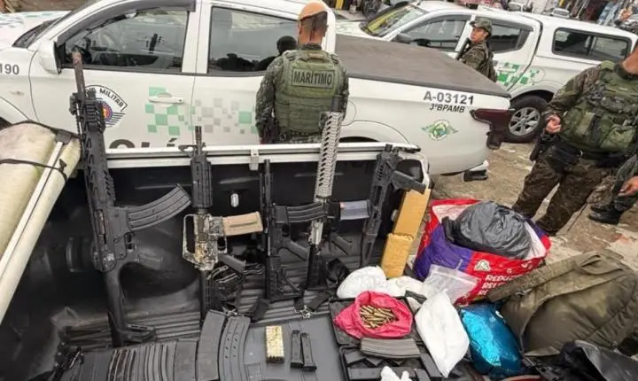 Após ataque a base da PM, operação apreende três fuzis e mais de 15 kg de drogas em Guarujá
