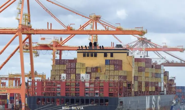 Brasil tem superávit de US$ 7 bilhões na balança comercial em julho