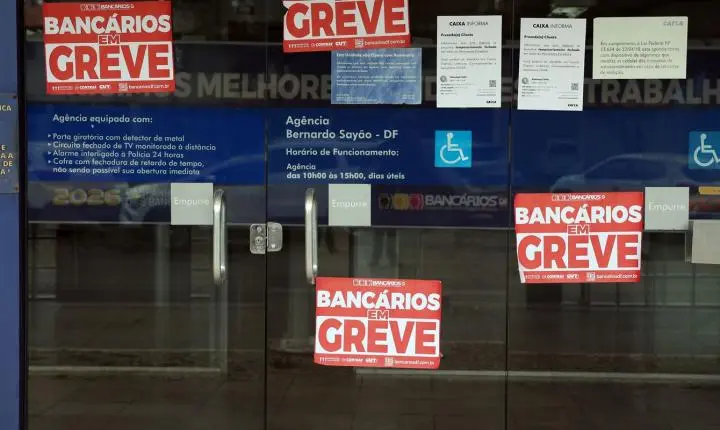 Trabalhadores rejeitam proposta e mantêm greve na Caixa em todo o país