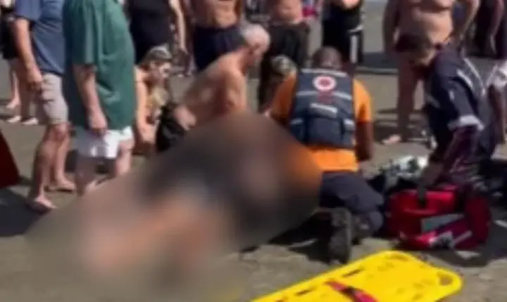 Banhista morre após se afogar na praia do Canto do Forte