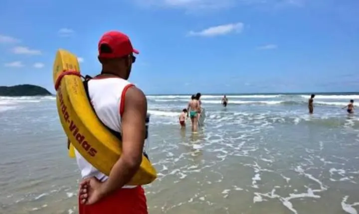 Bertioga abre processo seletivo para guarda-vidas temporários