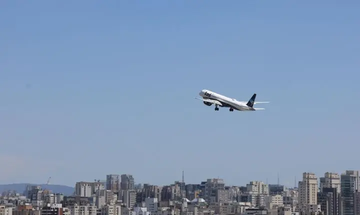 Brasil atinge recorde histórico de passageiros em voos domésticos em 2026