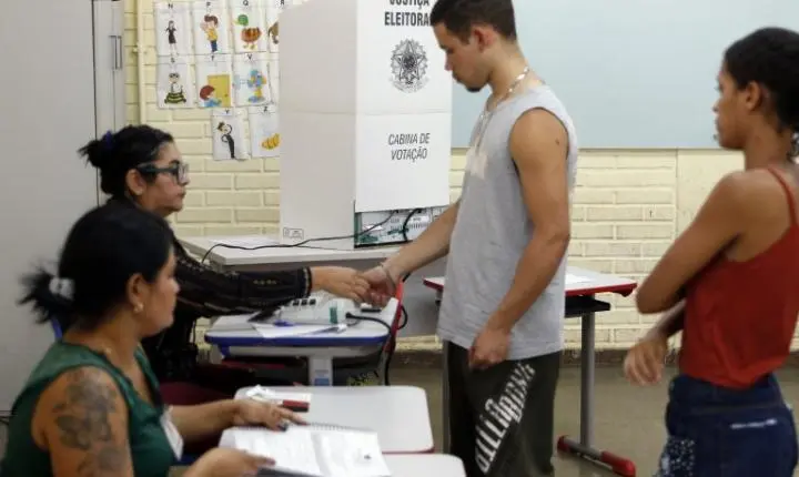 Brasileiros retornam às urnas no domingo para o segundo turno das eleições