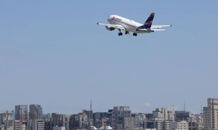 Cade apura suspeita de coordenação de preços entre Latam e Gol