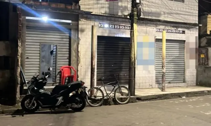 Casa de jogos de azar é fechada com máquinas caça-níqueis e dinheiro em Guarujá