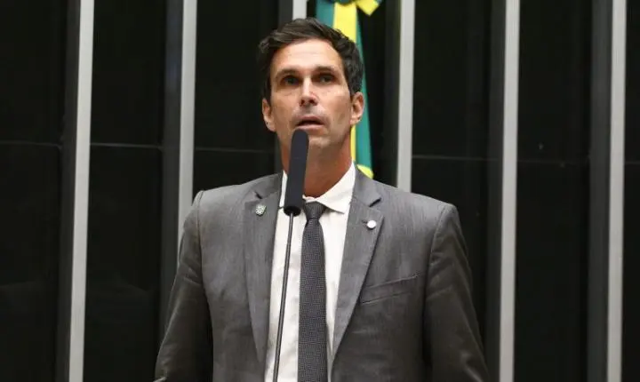 Comissão aprova projeto de lei que veda demissão de atletas durante ano letivo