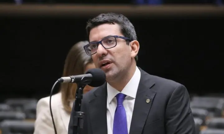 Comissão aprova projeto que proíbe penas e plumas em fantasias