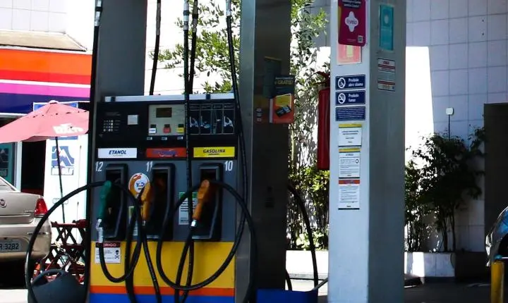 Queda da gasolina em maio alivia a inflação, impulsionada por etanol e subvenção