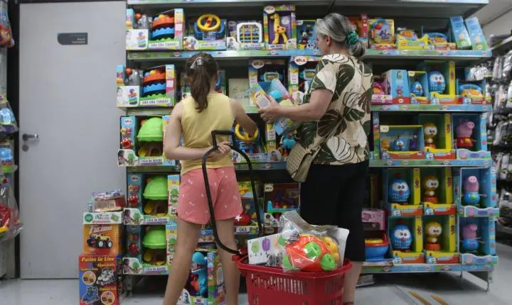 Confiança do consumidor atinge segunda alta seguida, indica FGV