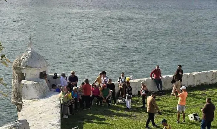 Coral da Terceira Idade participa de apresentação na Fortaleza da Barra