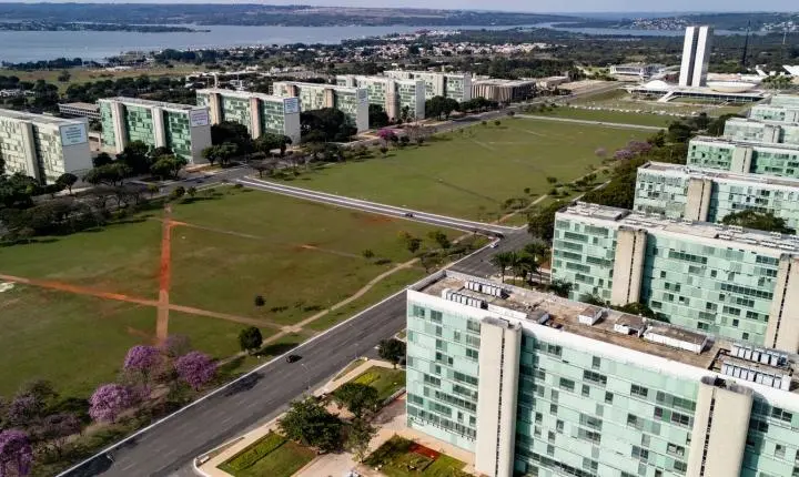 Governo transfere ponto facultativo do Dia do Servidor Público para sexta-feira