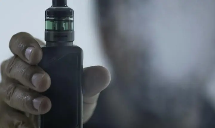 Dia Mundial sem Tabaco: disfarces tecnológicos de cigarros eletrônicos preocupam jovens
